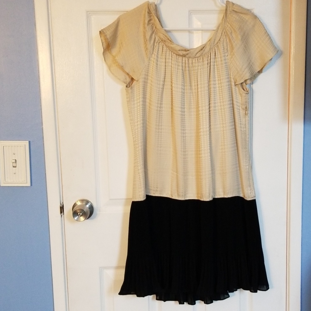 Beautiful 30s style dress with loose cap sleeves